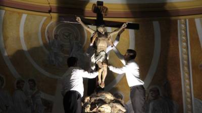 Las actividades religiosas de ayer en la catedral culminaron con la procesión del Santo Entierro a las 5:30 pm.