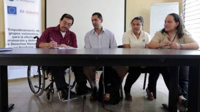 Wilfredo Cerrato, Óscar Carrasco, Karely Barahona y Marielos Hernández claman más apoyo al Gobierno.