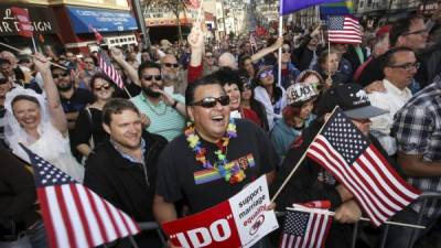 Miles de activistas y miembros de la comunidad LGTB celebraron la histórica decisión del Supremo.