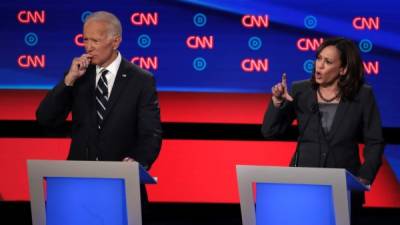 Los precandidatos demócratas a la presidencia de EEUU, Joe Biden y Kamala Harris, durante el segundo debate de cara a las elecciones primarias./AFP