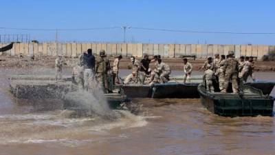 Soldados estadounidenses y de la coalición internacional realizan entrenamientos en la base de Taji camp, Bagdad. /Foto Archivo AFP.