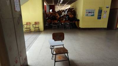 Desde hace dos meses, así lucen los principales pasillos de la Unah. Miles de alumnos están sin recibir clases.