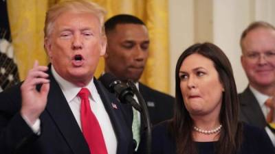 La secretaria de prensa saliente de la Casa Blanca, Sarah Sanders, junto al presidente de los EEUU, Donald Trump. Foto: AFP