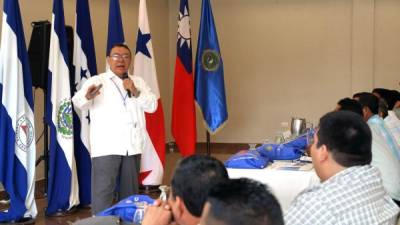 Pescadores artesanales reunidos ayer en San Pedro Sula.