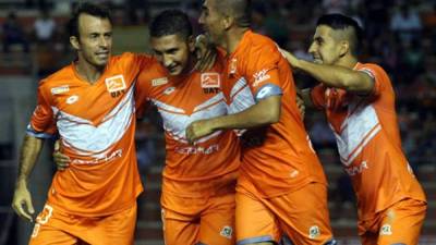JohnnY Leverón sigue poniendo el nombre de Honduras en alto en el fútbol de México.