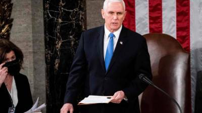 El vicepresidente Mike Pence fue evacuado del Capitolio y trasladado a un lugar seguro. Se espera que se dirija a la Nación en breve./AFP.