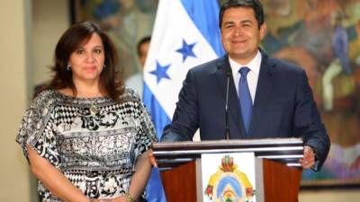 El presidente de Honduras, Juan Orlando Hernández, junto a la primera dama, Ana García.