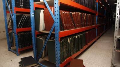 Los libros conteniendo los registros de propiedad de miles de hondureños están en completo descuido.