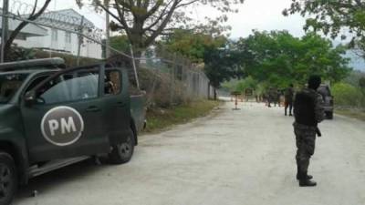 Efectivos militares redoblaron la seguridad del Primer Batallón de Infantería desde anoche.