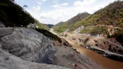 El proyecto de construcción de la central hidroeléctrica Patuca III se encuentra paralizado por falta de fondos.