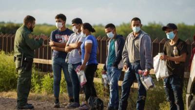 Biden enfrenta duras críticas de los republicanos por no lograr controlar la crisis migratoria en la frontera sur de EEUU./AFP.