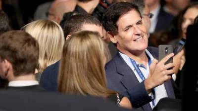 Entre los invitados de Clinton figura el multimillonario Mark Cuban, dueño del equipo de la NBA Dallas Mavericks