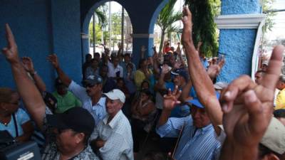 Los trabajadores dejaron libre la alcaldía tras escuchar el acuerdo.