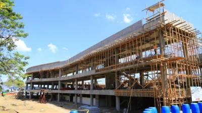 El centro de convenciones está valorado en 350 millones de lempiras y tendrá capacidad para concentrar a siete mil personas de forma simultánea. La obra total conformada por cinco etapas está concluida en un 60%. Fotos: Jordan Perdomo