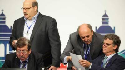 Los integrantes de la Asamblea General de la Sociedad Interamericana de Prensa (SIP), Jorge Canahuati (izq. arriba), Ricardo Trotti (2d), Roberto Rock (abajo izq) y el presidente de la SIP, Pierre Manigault (d).