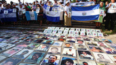 Dos madres hondureñas que formaron parte de la caravana se reencontraron con sus hijos.