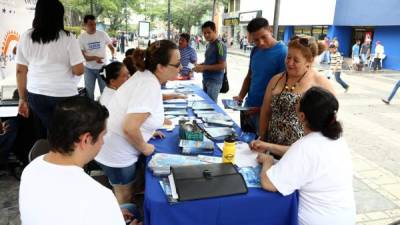 Personal de la Secretaria de Trabajo distribuyó material informativo en el parque.