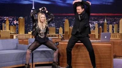Madonna bailando con Jimmy Fallon.