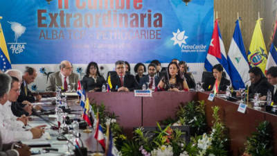 El canciller de Venezuela, Elias Jaua (c), habla durante la instalación del XII Consejo Político de la Alianza Bolivariana para los Pueblos (ALBA) hoy, lunes 16 de diciembre del 2013, en Caracas (Venezuela), donde participan ministros de Relaciones exteriores miembros de este bloque regional. EFE/MIGUEL GUTIÉRREZ