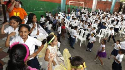 Unos mil alumnos de la escuela Luis Landa del barrio Cabañas conocieron sobre el valor de la libertad.