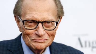 El famoso presentador Larry King, conocido por su programa de entrevistas en CNN, murió este sábado a los 87 años. Foto: AFP.