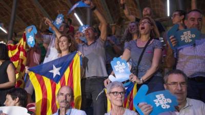 Miles de catalanes han mostrado su apoyo a la idea independentista.