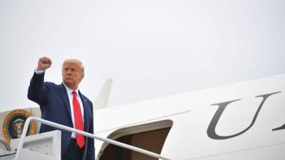 Trump abordó el avión presidencial para viajar a Wisconsin esta mañana./AFP.