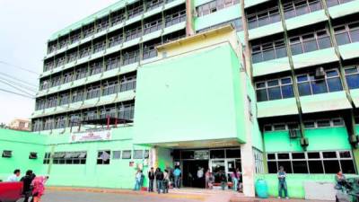 Diez heridos por las tomas de la oposición en Tegucigalpa ingresaron a las instalaciones del Hospital Escuela Universitario.