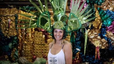 Los trajes y las lentejuelas se preparan para disfrutar de la gran fiesta.