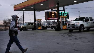 Aunque bueno para los consumidores, que pagan menos por la gasolina, el petróleo barato es malo para los mercados a los que ocasiona cuantiosas pérdidas.