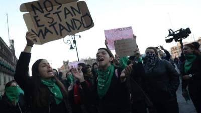Mujeres mexicanas se plantan contra Obrador exigiendo mayores medidas de protección ante la ola de feminicidios./EFE.
