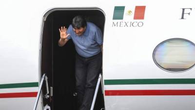 Evo Morales llegó este martes a México, tras un largo periplo de más de 15 horas por el espacio aéreo de América Latina, como un asilado político tras renunciar a la presidencia de Bolivia el pasado domingo.