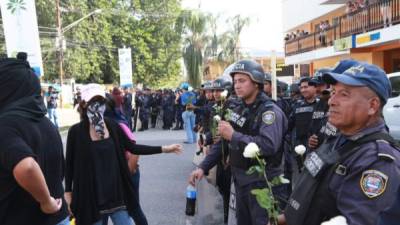 Los universitarios solicitaron a la jueza retirar a los militares y policías para poder salir de la Unah-vs.