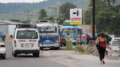 En horas de la tarde y noche es cuando más asaltos se dan en los buses que van de occidente al norte de Honduras. Fotos: Mariela Tejada