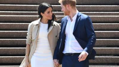 Los duques de Sussex anunciaron este lunes la llegada de su primer hijo, justo en el inicio de su gira por el Pacífico.