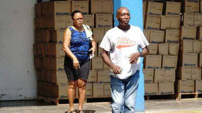 Familiares llegaron a la morgue del hospital.