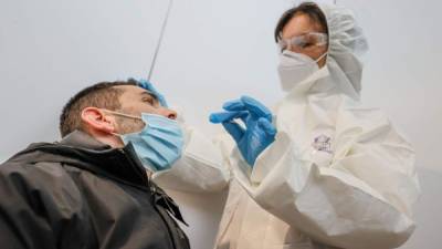 Las autoridades sanitarias esperan que los nuevos hallazgos contribuyan a comprender mejor cómo el virus afecta al organismo humano./AFP.