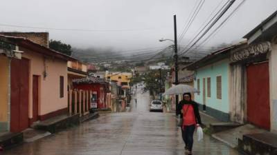 Desde el medio día de ayer una pertinaz lluvia empezó a caer en las ciudades del occidente.