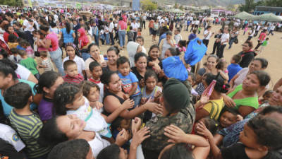 Los vecinos de La Travesía en la capital, son los primeros beneficiados de las jornadas médicas de las Fuerzas Armadas que tienes previsto beneficiar a 1.5 millones.