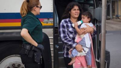 Más de 2,000 niños inmigrantes han sido separados de sus padres en la frontera de EEUU./AFP.