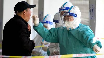 China realiza pruebas masivas de coronavirus para contener el nuevo brote del virus en las principales ciudades.