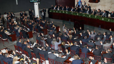 Sin ningún contratiempo y en ambiente de relativa paz, los 128 representantes del pueblo hondureño instalaron ayer la primera legislatura del Congreso Nacional 2014-2018.
