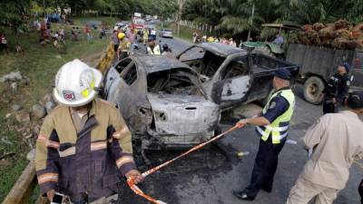 Los vehículos se incendiaron, pero solo uno de ellos se quemó por completo. Foto: Esaú Ocampo