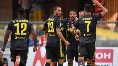 Cristiano Ronaldo celebrando el primer gol de la Juventus marcado por Sami Khedira. Foto AFP