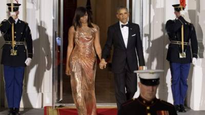La primera dama estadounidense, Michelle Obama, impresionó al mundo con un 'histórico' vestido durante su última cena de Estado junto al presidente Barack Obama.