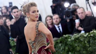 La actriz Blake Lively a su llegada a la gala 'Cuerpos celestes: la moda y la imaginación católica' este lunes 07 de mayo 2018. Foto Noam Galai/ AFP.