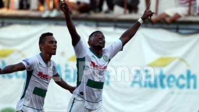 Franco Güity marcó un doblete para la victoria del Juticalpa sobre Platense. Foto Juan Salgado