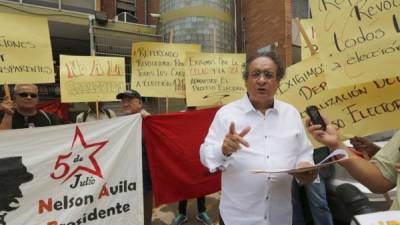 Movimiento 5 de Julio protestó frente al Tribunal Supremo Electoral.