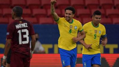 Marquinhos celebró con todo su gol ante Venezuela. Foto AFP.
