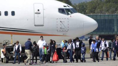 Cientos de migrantes hondureños han sido enviados desde EEUU a Guatemala tras la firma de un acuerdo de tercer país seguro./